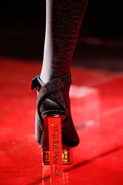 Look 17